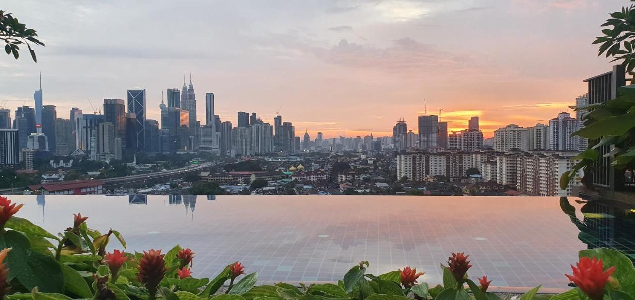 Studio Near Klcc And Lrt With Superb View Куала Лумпур Екстериор снимка